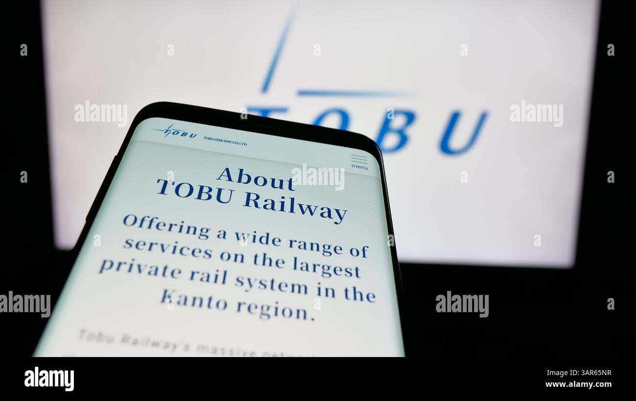 Deutschland. März 2025. In dieser Abbildung ist ein Mobiltelefon mit der Website des japanischen Unternehmens Tobu Railway Company Ltd. Auf dem Bildschirm vor dem Logo zu sehen. (Credit Image: © Timon Schneider/SOPA Images via ZUMA Press Wire) NUR REDAKTIONELLE VERWENDUNG! Nicht für kommerzielle ZWECKE! Stockfoto