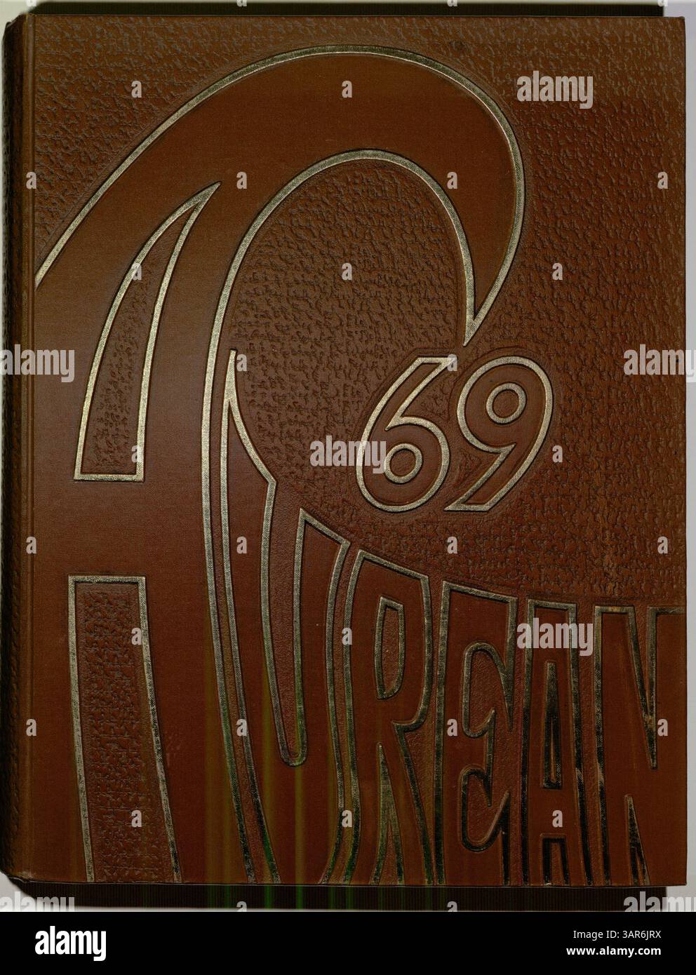 Dieses Jahrbuch der High School erfasst die Schüler, Lehrer, Vereine, Leichtathletik und wichtige Ereignisse aus dem Schuljahr 1968-1969 an der Richfield High School. Stockfoto