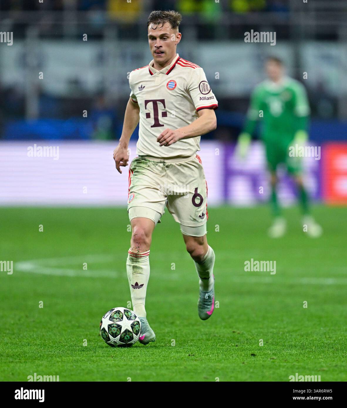Mailand, Italien. April 2025. Fußball: Champions League, Inter Mailand - Bayern München, K.-o.-Runde, Viertelfinale, zweites Leg im Giuseppe-Meazza-Stadion. Joshua Kimmich aus München spielt den Ball. Quelle: Sven Hoppe/dpa/Alamy Live News Stockfoto