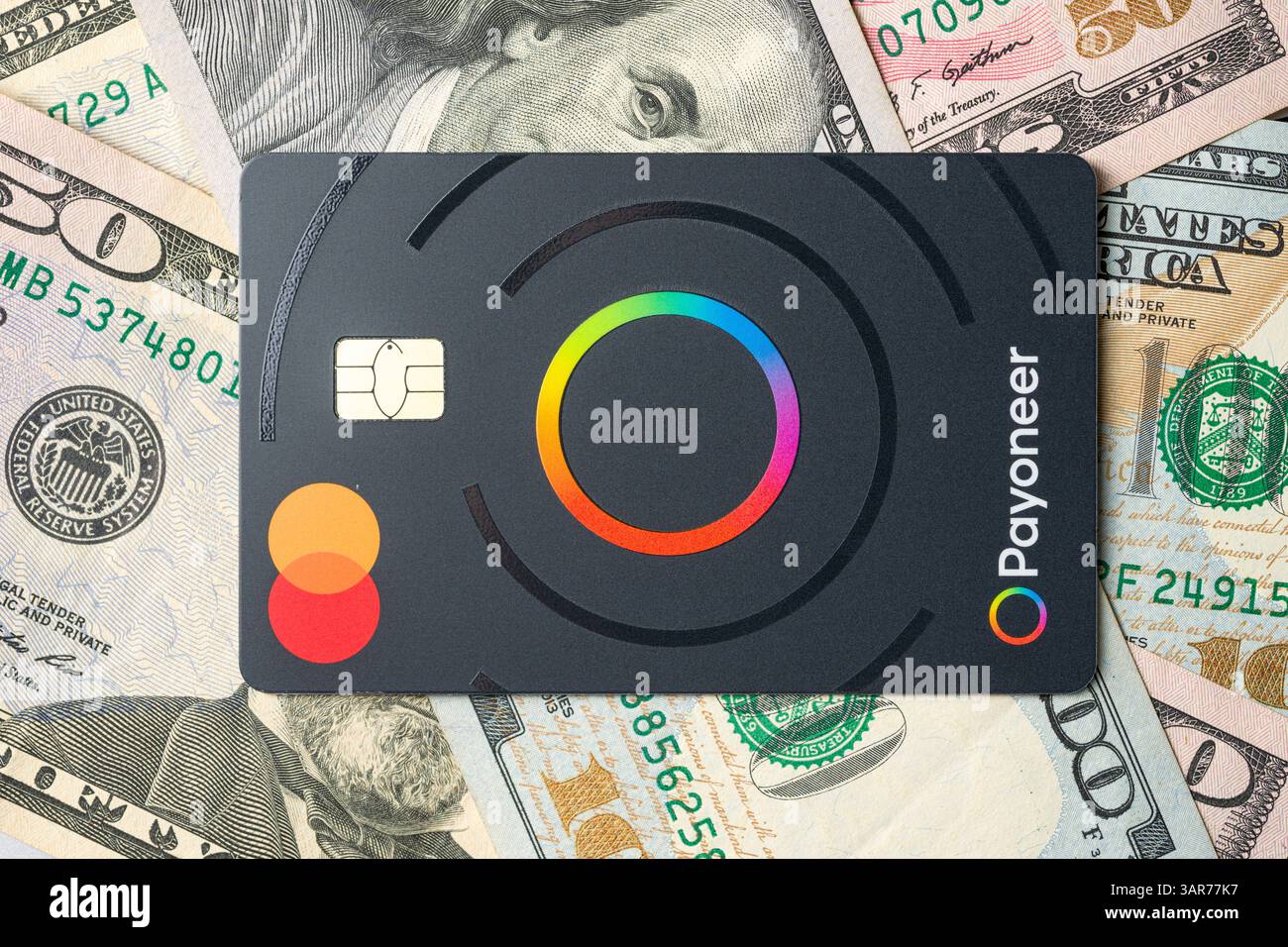 Antalya, Türkei - 5. März 2025: Draufsicht auf die Zahlungskarte des Zahlungssystems Payoneer Stockfoto