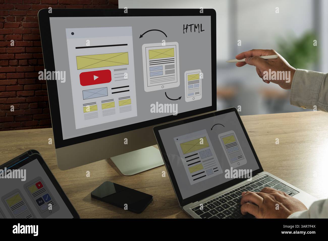Webdesign von Geschäftsleuten, responsives Website-Layout und Content. Entwicklung einer Landing-Page auf einer LANDING-PAGE auf einem Laptop-Bildschirm (SEO-Konzept) Stockfoto
