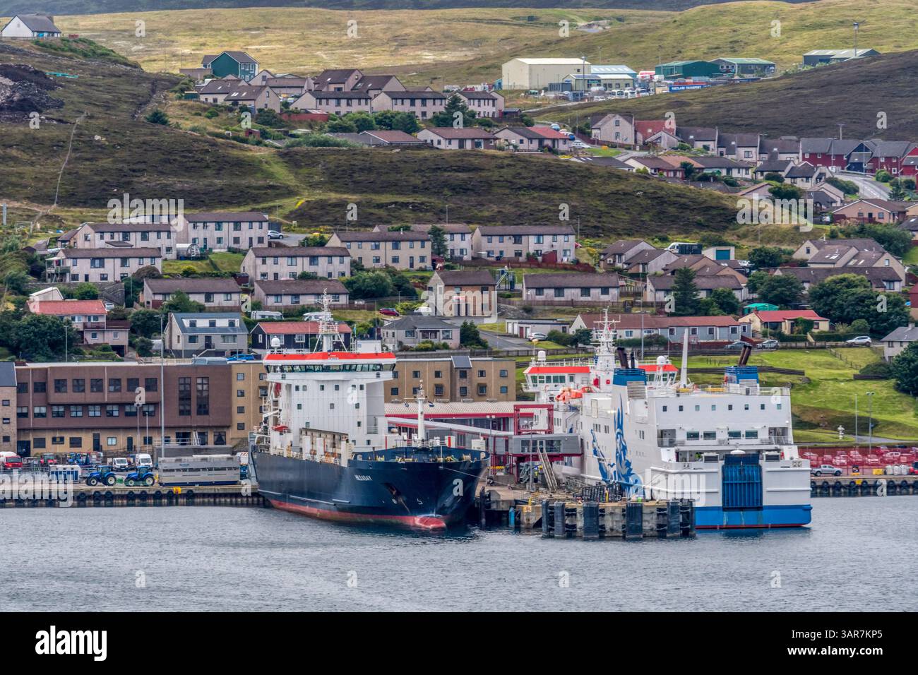 Fährhafen Lerwick von der Insel Bressay aus gesehen. Stockfoto