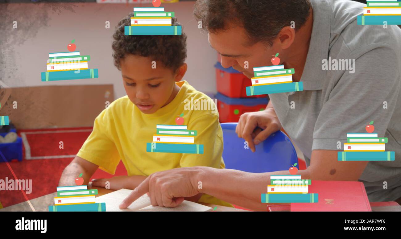 Bild von Buchikonen über kaukasischen männlichen Lehrern, die afroamerikanischen Schuljungen helfen Stockfoto