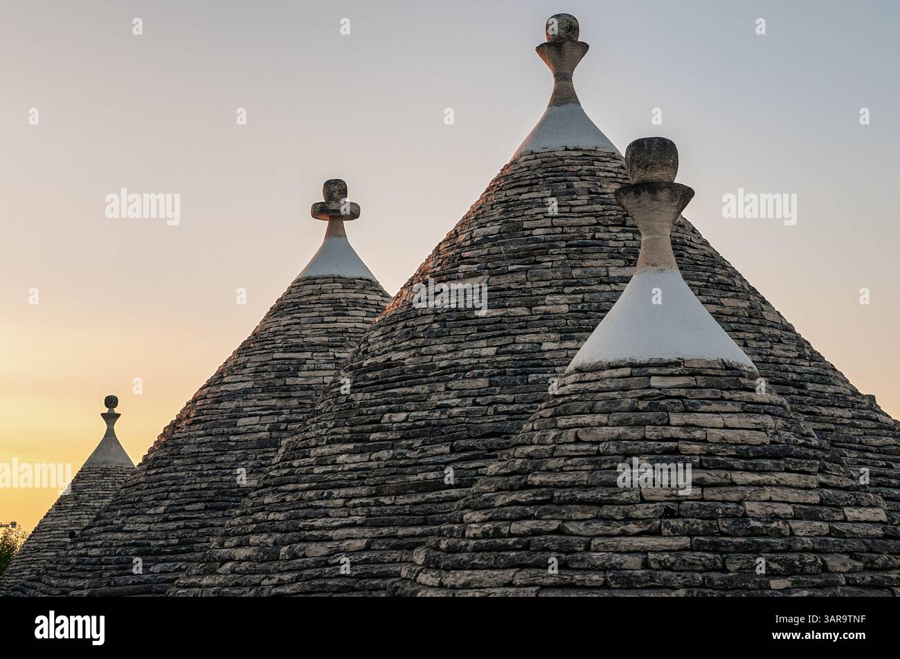 Detail der konischen Dächer der Trulli von Alberobello, Apulien, Italien Stockfoto