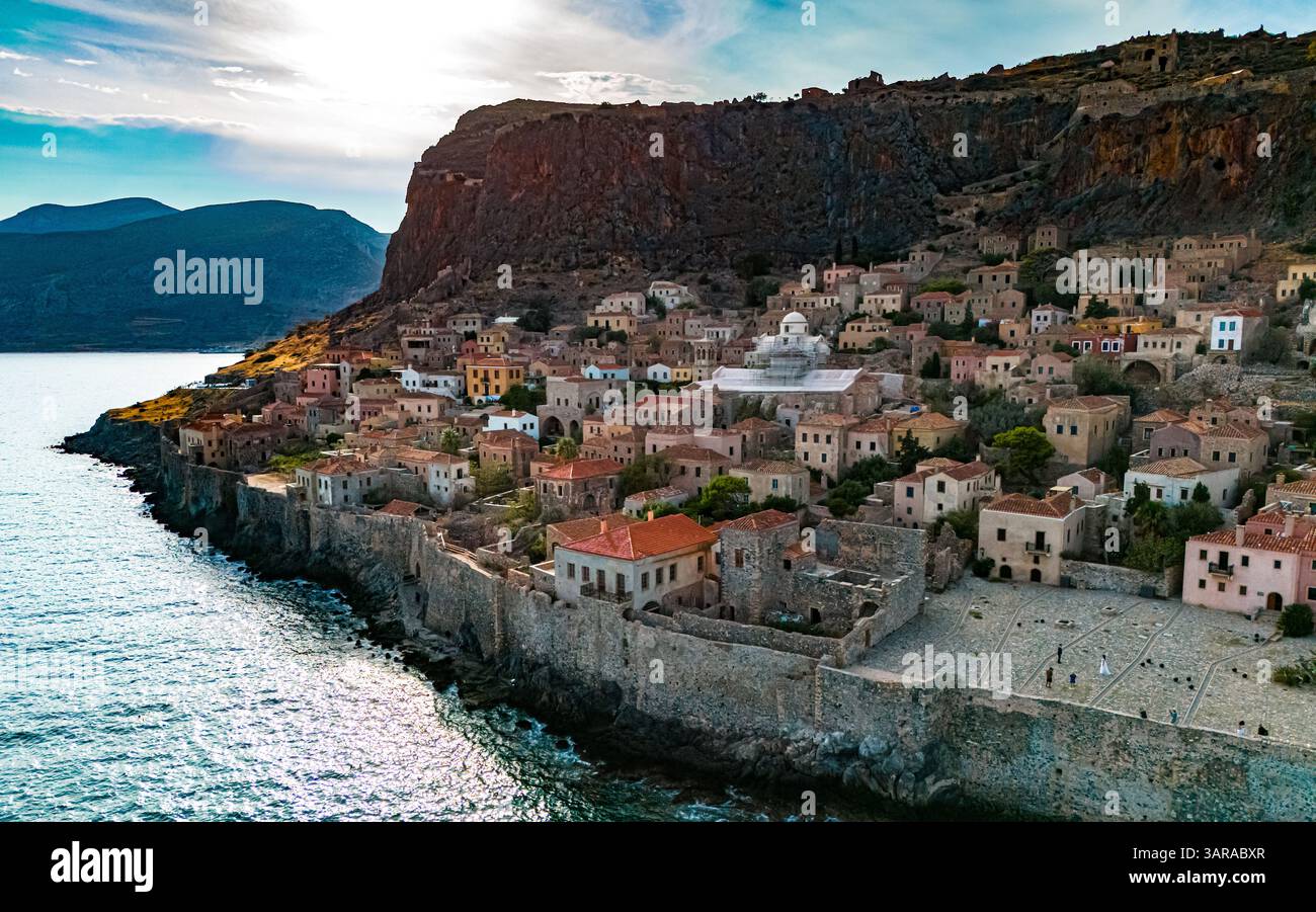 Luftaufnahme von Monemvasia, einer Stadt in Laconia, Griechenland. Stockfoto
