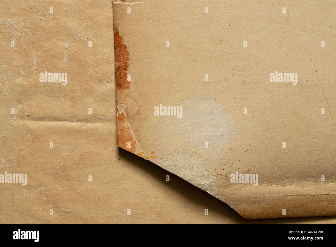Gelbes altes Papier als Hintergrund Nahaufnahme, Papierhintergrund Stockfoto