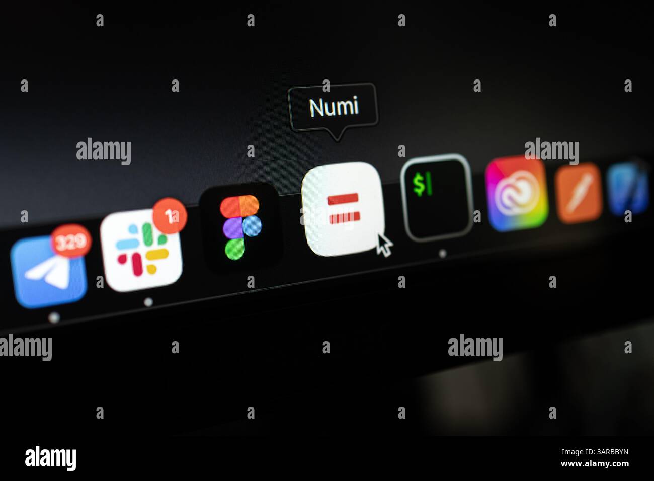 Posen, Polen – 14. April 2025: Nahaufnahme des Numi App-Symbols in der macOS-Dockingstation, das einen Taschenrechner mit der natürlichen Sprache darstellt Stockfoto