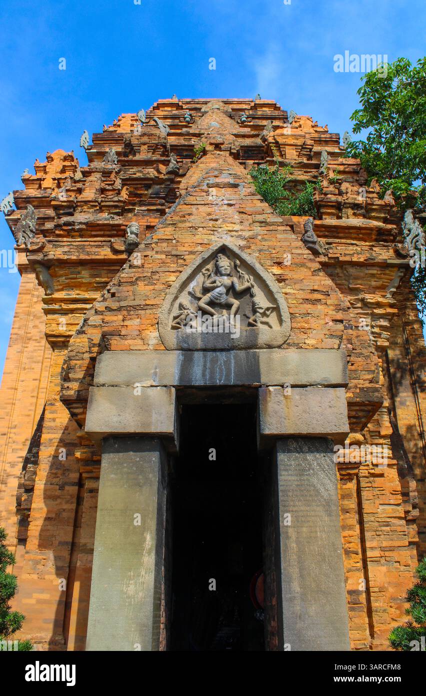 Vietnam, Nha Trang. Ponagar oder Pona gar Tempel (Thap Ba Ponagar), Nordostturm Stockfoto