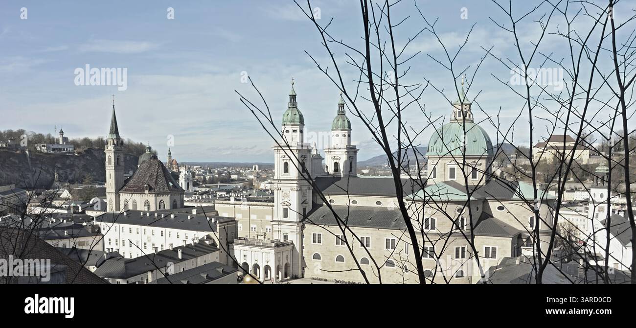 Salzburg ist eine Stadt im Westen Österreichs. Die viertgrößte Stadt Österreichs. Blick auf das Stadtzentrum von Salzburg. Stockfoto