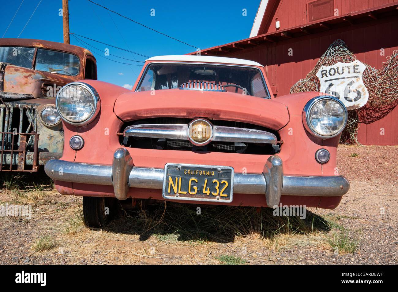 Old Nash Metropolitan in Antares Point, ehemalige Tankstelle und Geschäft an der Route 66, Antares, Mohave County, Arizona, USA Stockfoto