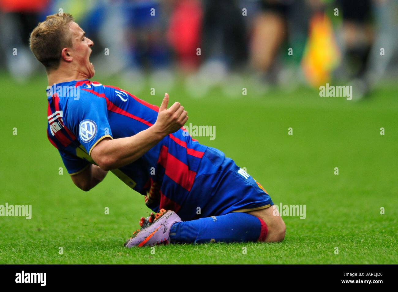 9. Mai 2010: Xherdan Shaqiri des FC Basel feiert nach einem Tor im Schweizer Cup-Finale im St. Jacob Park in Basel. Das Spiel endete mit dem Sieg 6-0 und der Meisterschaft 2010. (Bild: © John Middlebrook/Cal Sport Media/ZUMApress.com) Stockfoto