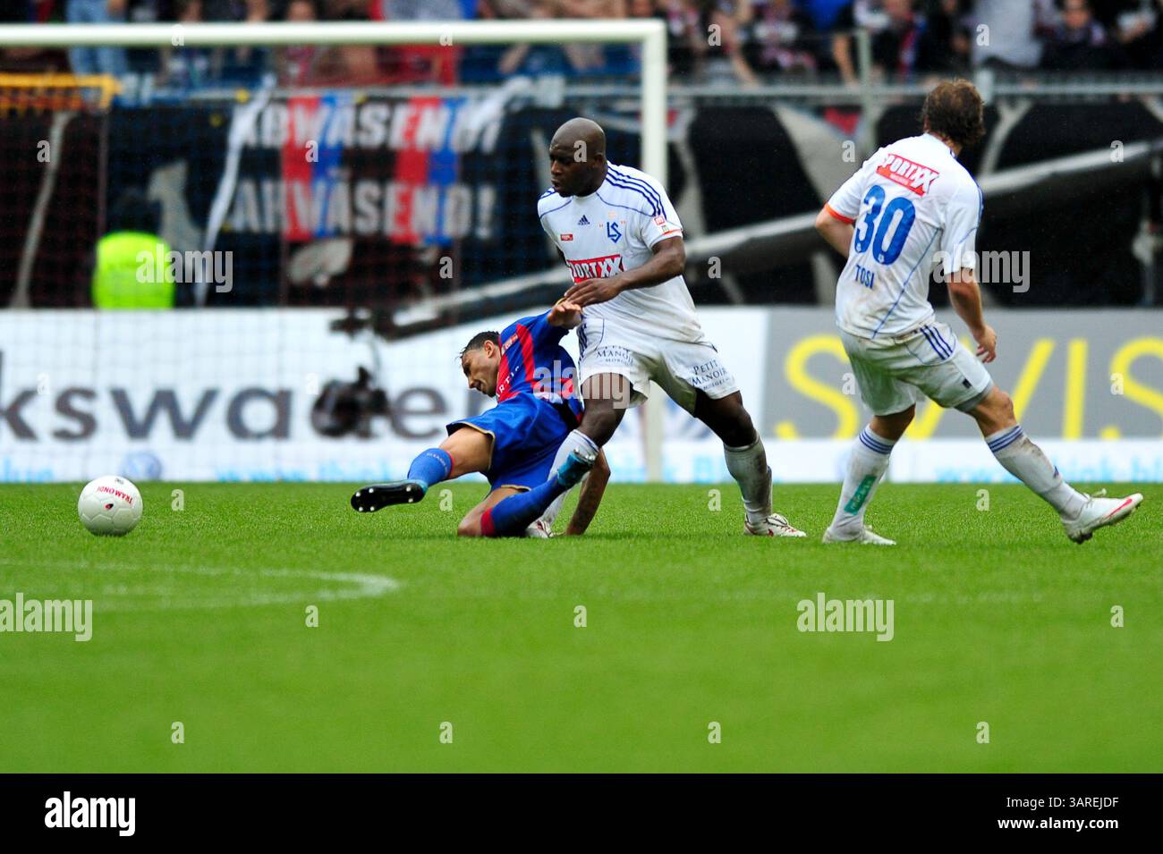 9. Mai 2010: Bertrand Ndzomo des FC Lausanne im Schweizer Cup-Finale im St. Jacob Park in Basel. Das Spiel endete mit dem Sieg 6-0 und der Meisterschaft 2010. (Bild: © John Middlebrook/Cal Sport Media/ZUMApress.com) Stockfoto