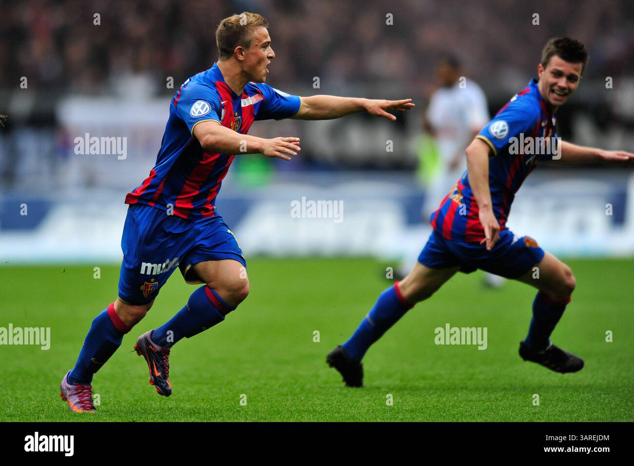 9. Mai 2010: Xherdan Shaqiri des FC Basel feiert nach einem Tor im Schweizer Cup-Finale im St. Jacob Park in Basel. Das Spiel endete mit dem Sieg 6-0 und der Meisterschaft 2010. (Bild: © John Middlebrook/Cal Sport Media/ZUMApress.com) Stockfoto