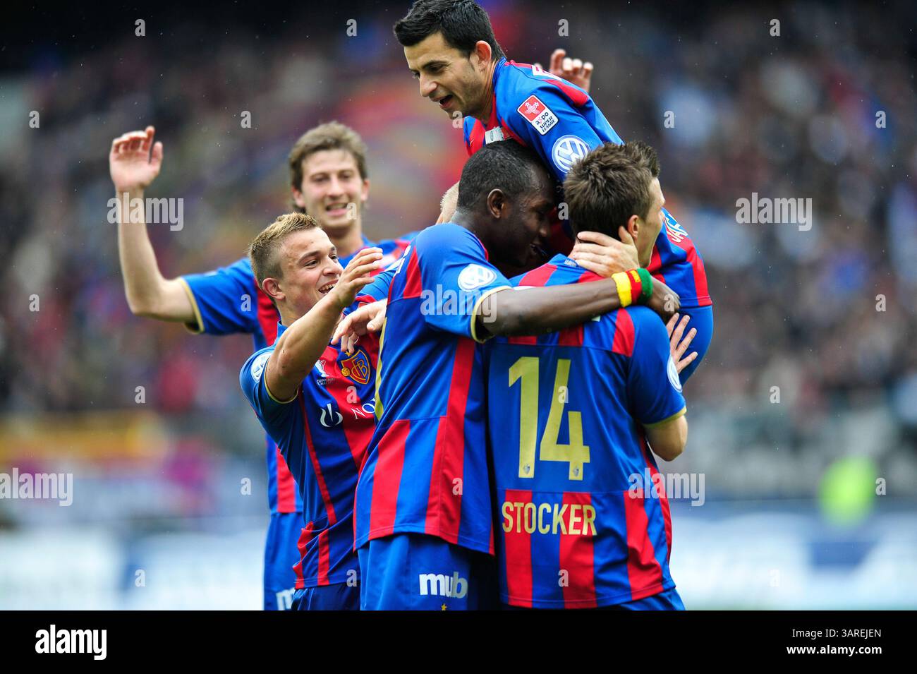 9. Mai 2010: Die Spieler des FC Basel feiern nach einem Tor im Schweizer Cup-Finale im St. Jacob Park in Basel. Das Spiel endete mit dem Sieg 6-0 und der Meisterschaft 2010. (Bild: © John Middlebrook/Cal Sport Media/ZUMApress.com) Stockfoto