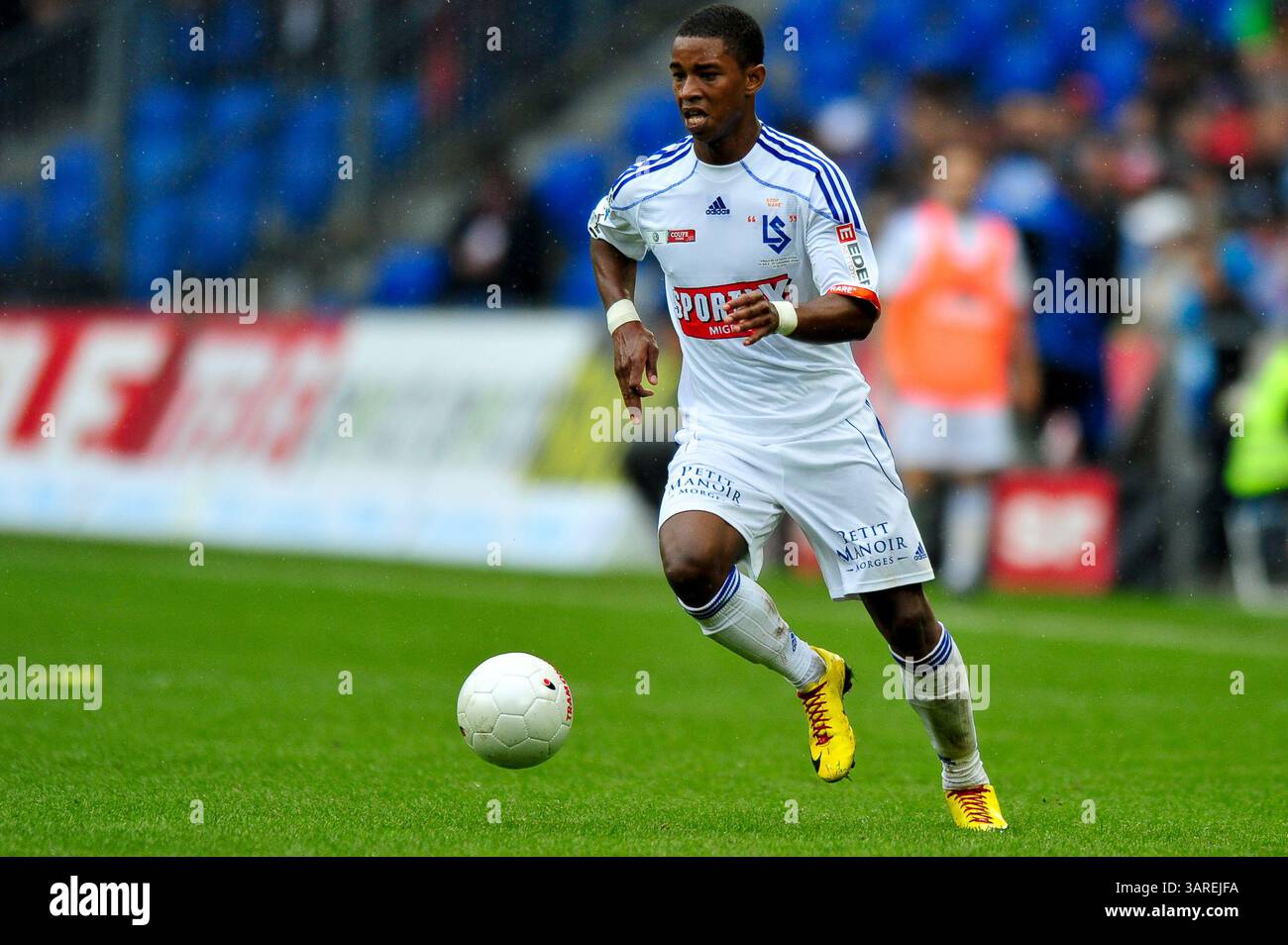 9. Mai 2010: Abdul Carrupt des FC Lausanne im Schweizer Cup-Finale im St. Jacob Park in Basel. Das Spiel endete mit dem Sieg 6-0 und der Meisterschaft 2010. (Bild: © John Middlebrook/Cal Sport Media/ZUMApress.com) Stockfoto