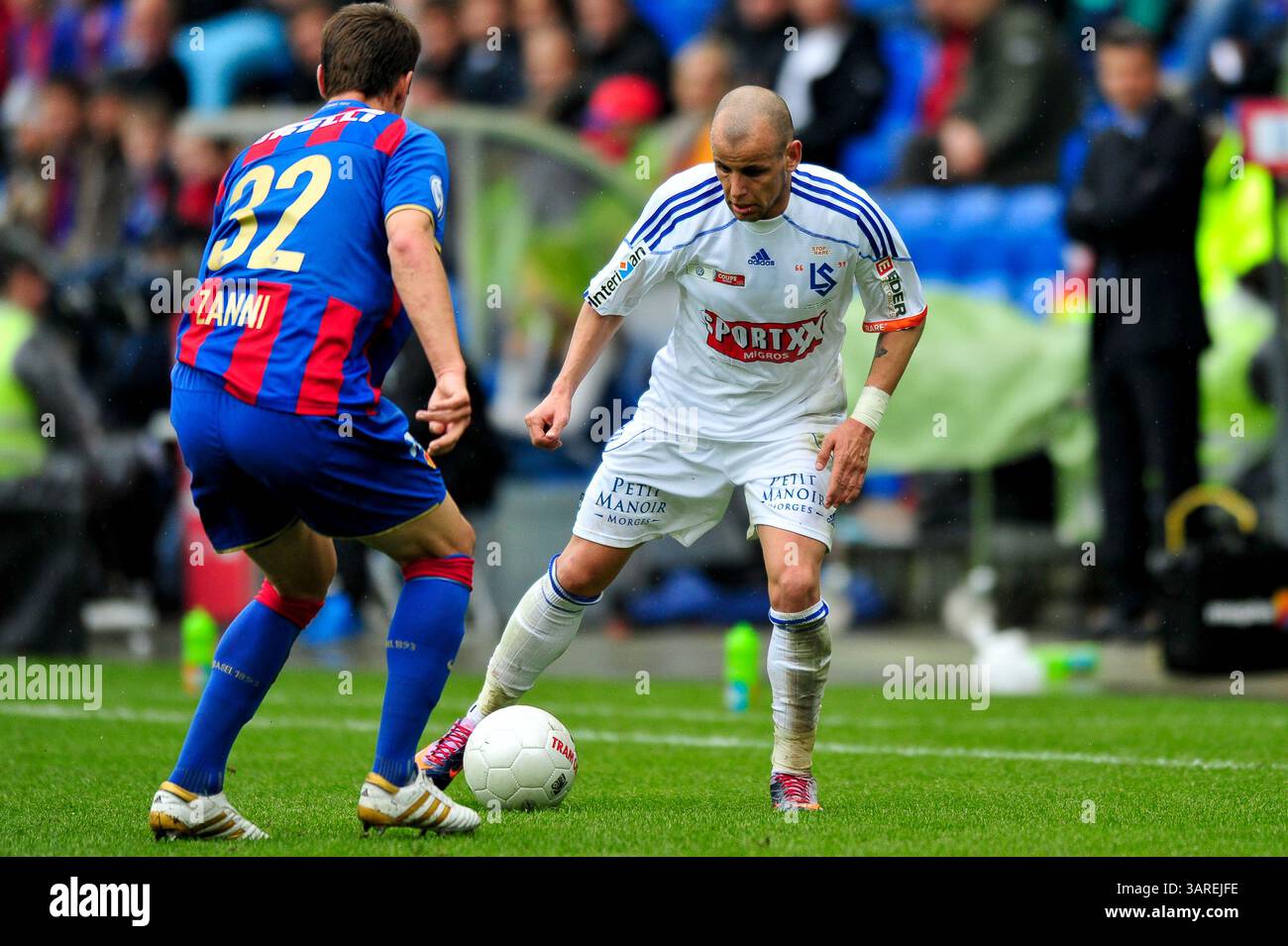 9. Mai 2010: Luis Filipe Pimenta des FC Lausanne im Schweizer Cup-Finale im St. Jacob Park in Basel. Das Spiel endete mit dem Sieg 6-0 und der Meisterschaft 2010. (Bild: © John Middlebrook/Cal Sport Media/ZUMApress.com) Stockfoto