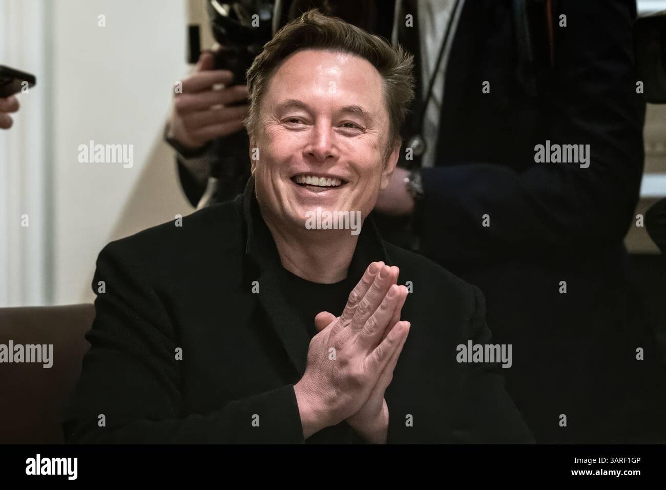 Elon Musk, Leiter des DOGE (Department of Government Efficiency), bei einer Kabinettssitzung des Weißen Hauses am 10. April 2025. (USA) Stockfoto