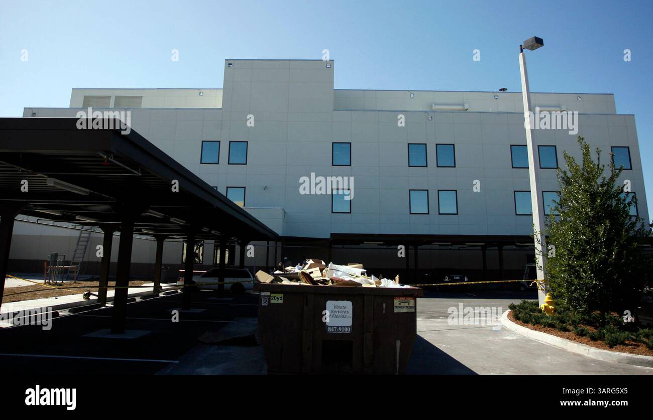 Februar 2010 - New Port Richey, Florida, USA - BRENDAN FITTERER | Times. PT 318911 FITT northbay 3 (17/2010 New Port Richey). Der Starkey Medical Tower ist ein neues, dreistöckiges medizinisches Gebäude in Morton Plant North Bay, das alle privaten Räume sowie eine neue Intensivstation, Herzstation, medizinische Chirurgische Abteilung, Atmungsdienste und kommunale Bildungseinrichtungen bietet. . BRENDAN FITTERER | Times (Kreditbild: © St. Petersburg Times/ZUMApress.com) Stockfoto