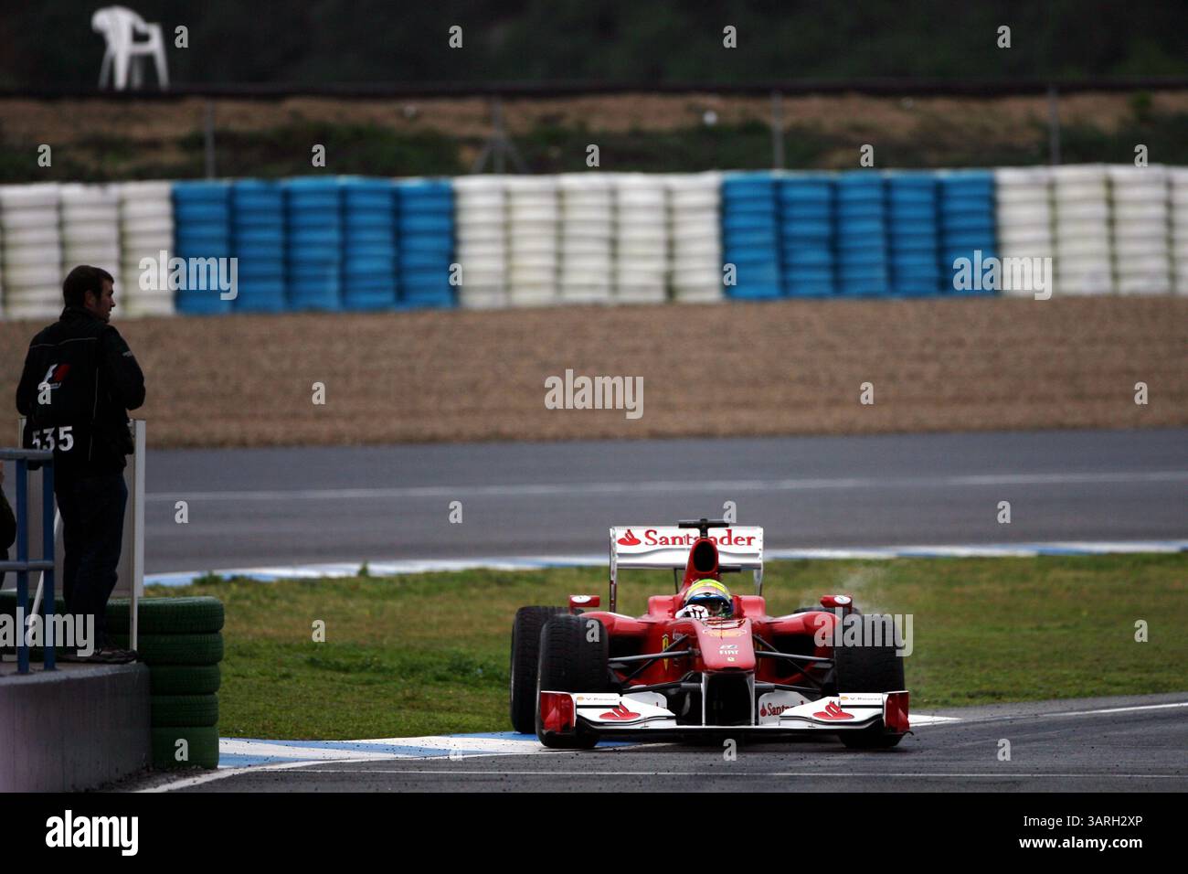 Februar 2010 - Felipe Massa (BRA) Ferrari F10 hält am Eingang der Boxengasse...Formel-1-Tests, vierter Tag, Jerez, Spanien, Samstag, 13. Februar 2010. (Vermerk: © Sutton Motorsports/ZUMApress.com) Stockfoto