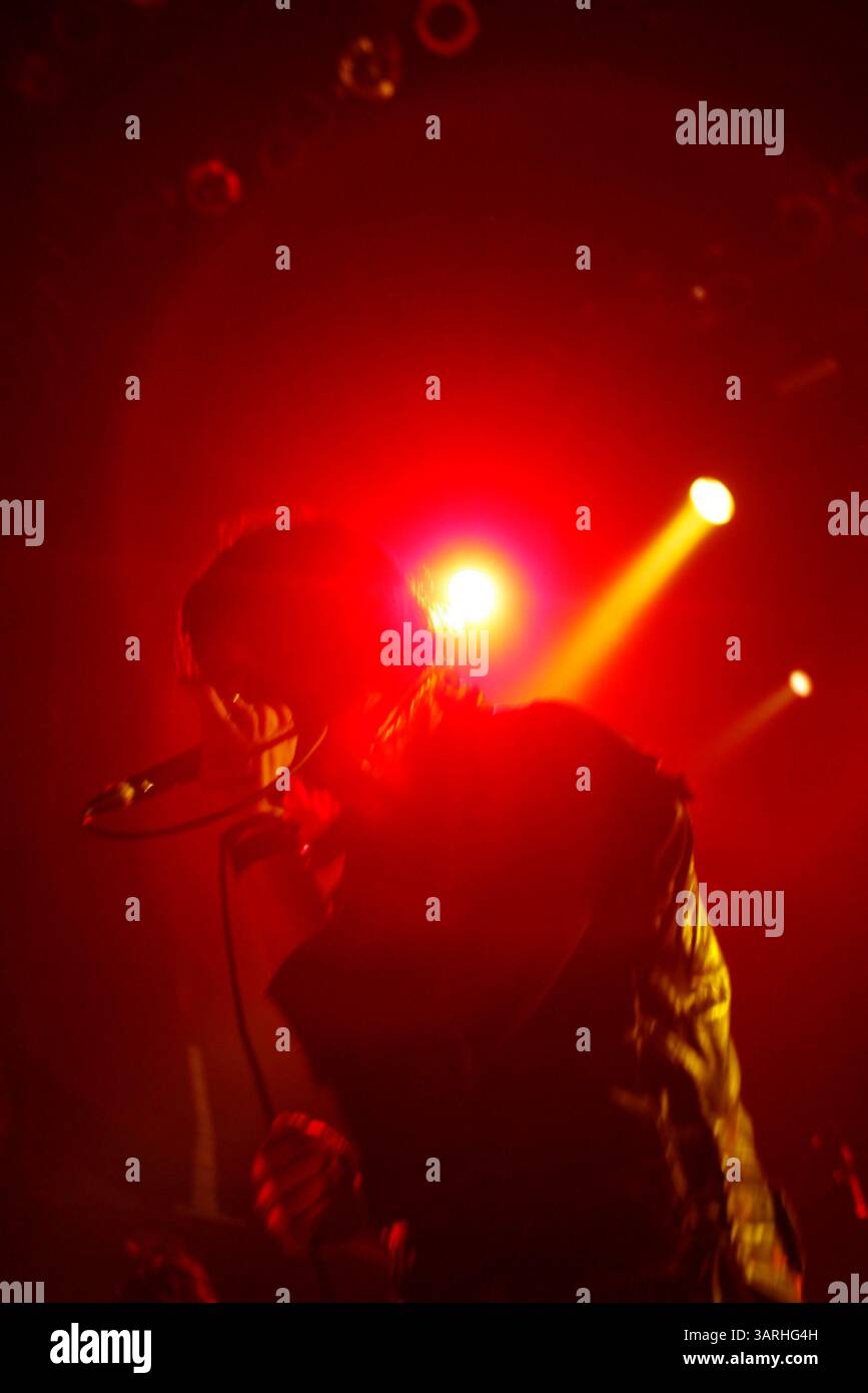 14. Januar 2010: New York, New York, USA: JULIAN CASABLANCAS spielt Lieder seines Soloalbums Phrazes for the Young am Terminal 5. (Kreditbild: © Aviv Small/ZUMA Press) Stockfoto
