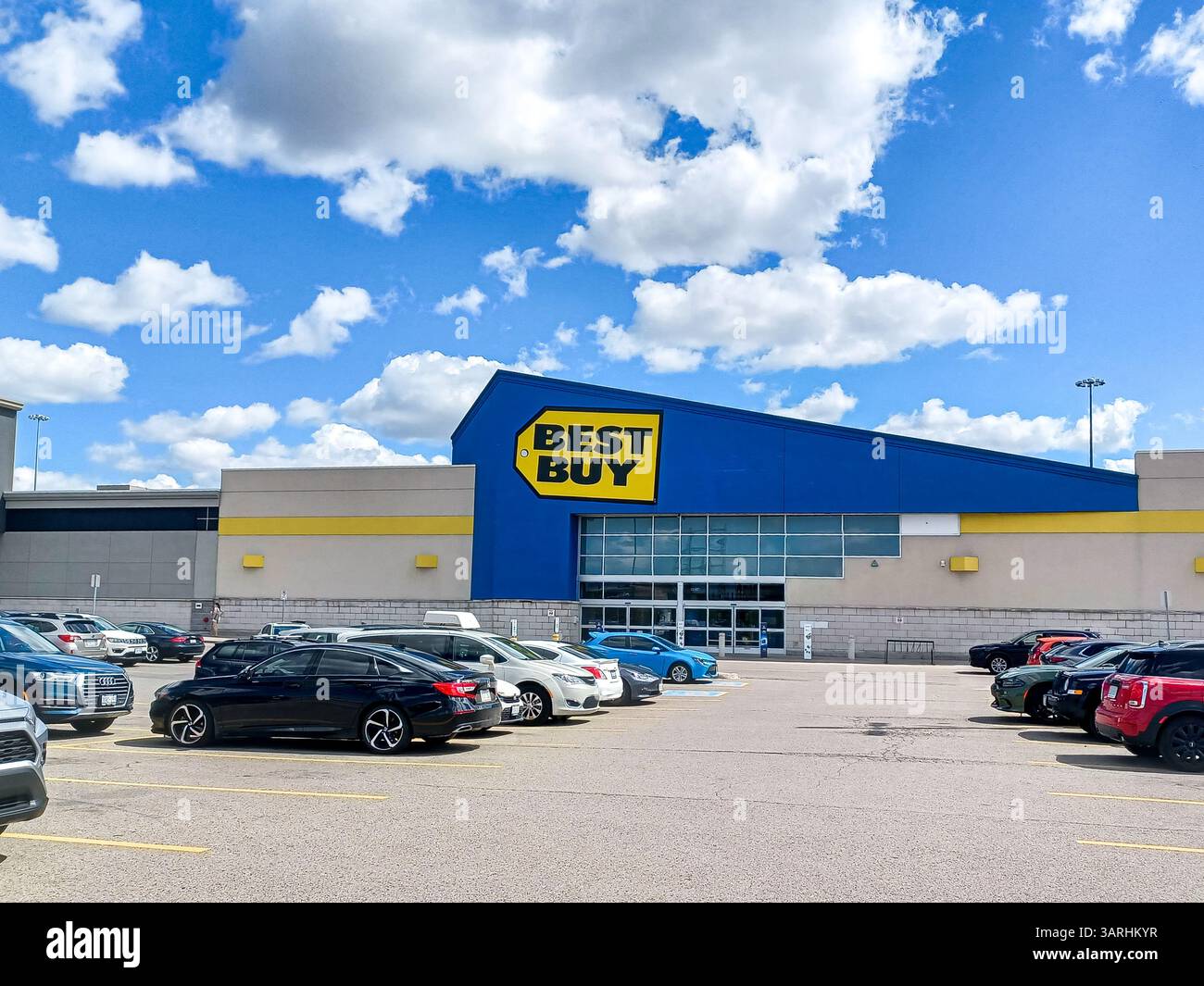 Toronto, ON, Kanada – 29. Oktober 2024: Sehen Sie sich das Best Buy Store-Schild in Toronto an Stockfoto