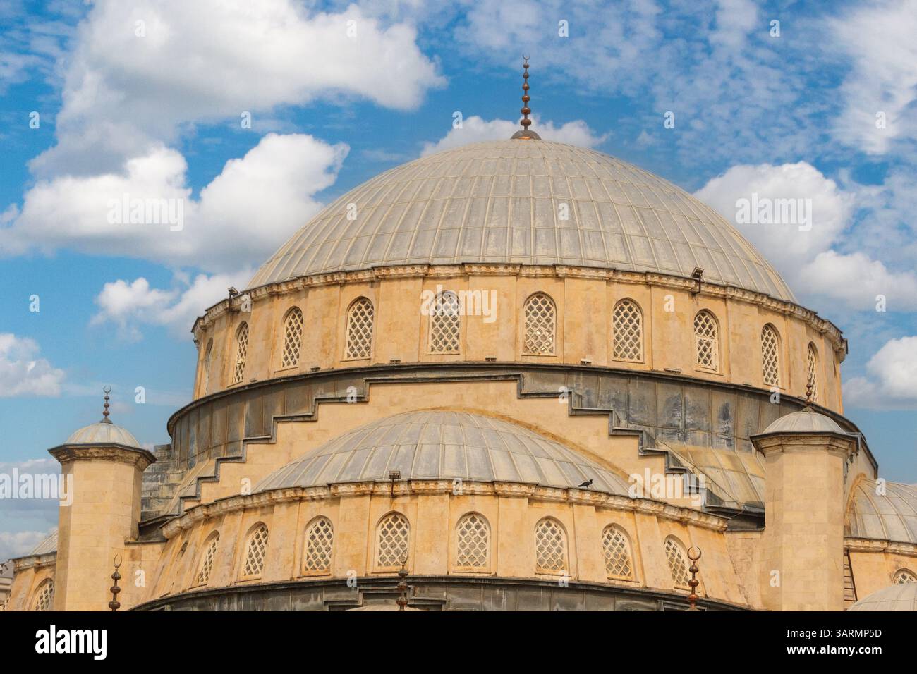 Ghana, Accra. Kuppel der Ghana National Mosque. Stockfoto