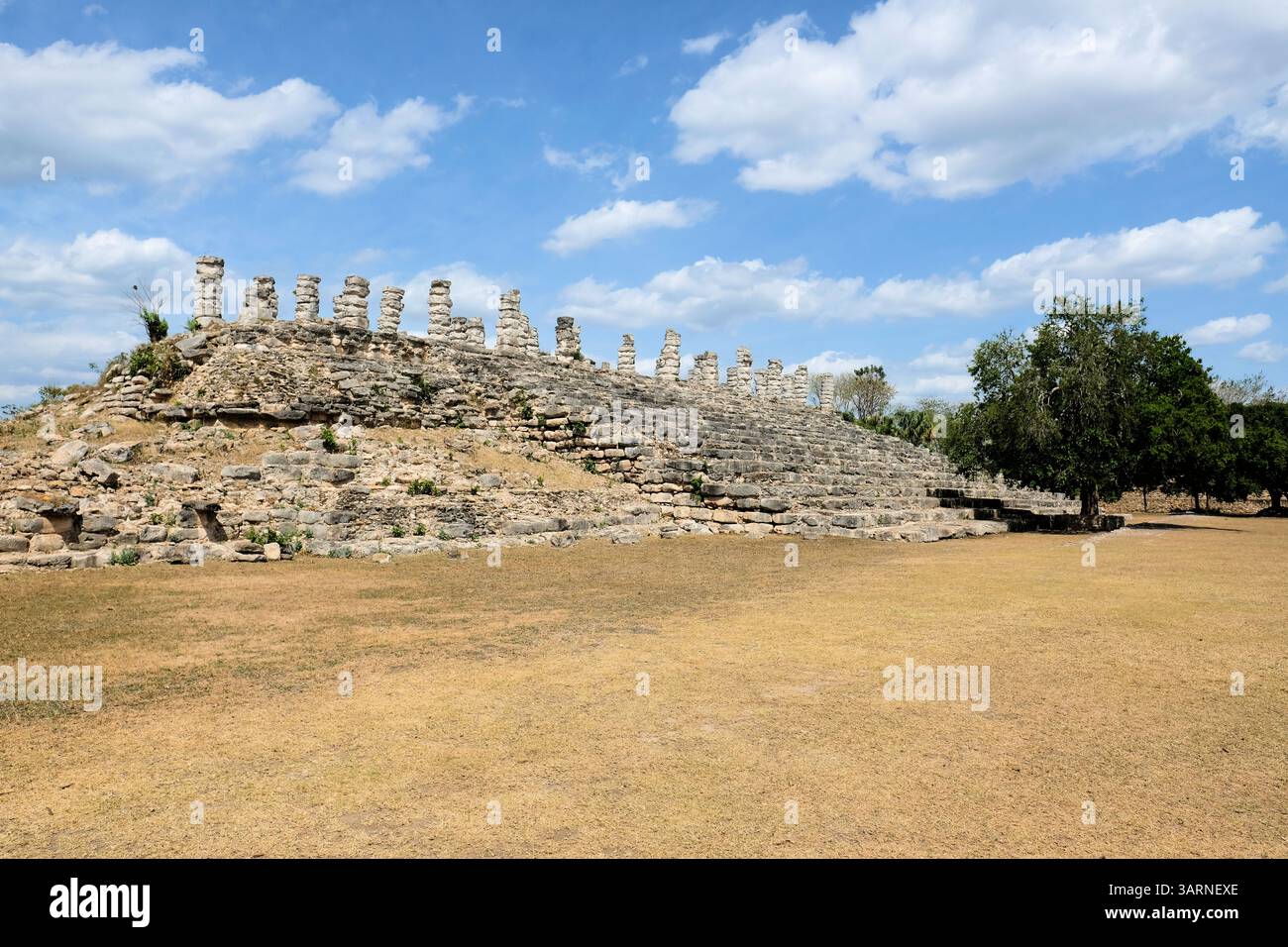 Archäologische Stätte in der Gemeinde Tixkokokob, Yucatan, Mexiko; Ruinen der präkolumbianischen Maya-Zivilisation aus der frühen Klassik (250-550). Stockfoto