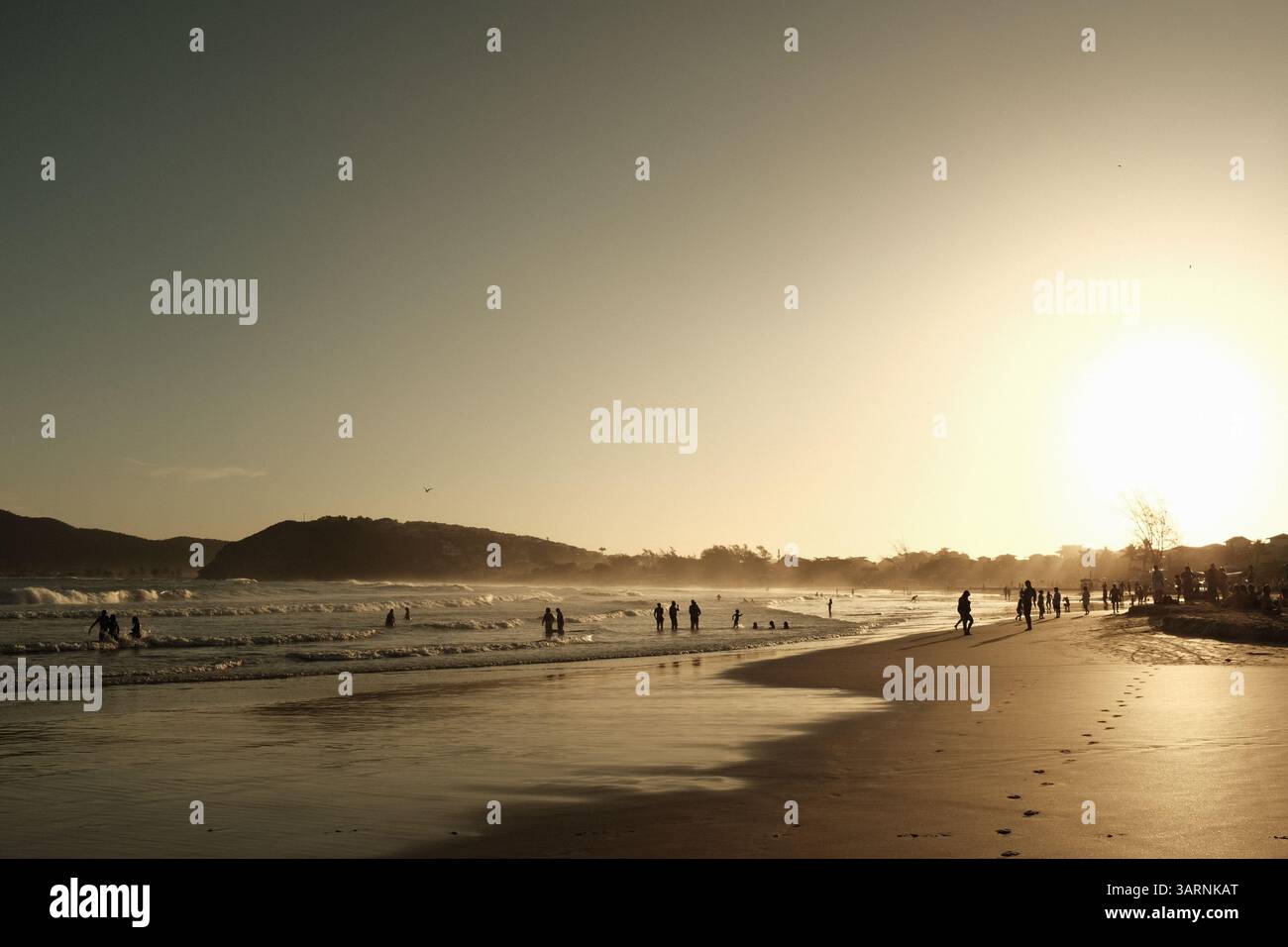 Sonnenuntergang Strandszenen in Buzios, Rio de Janeiro, Brasilien. Stockfoto