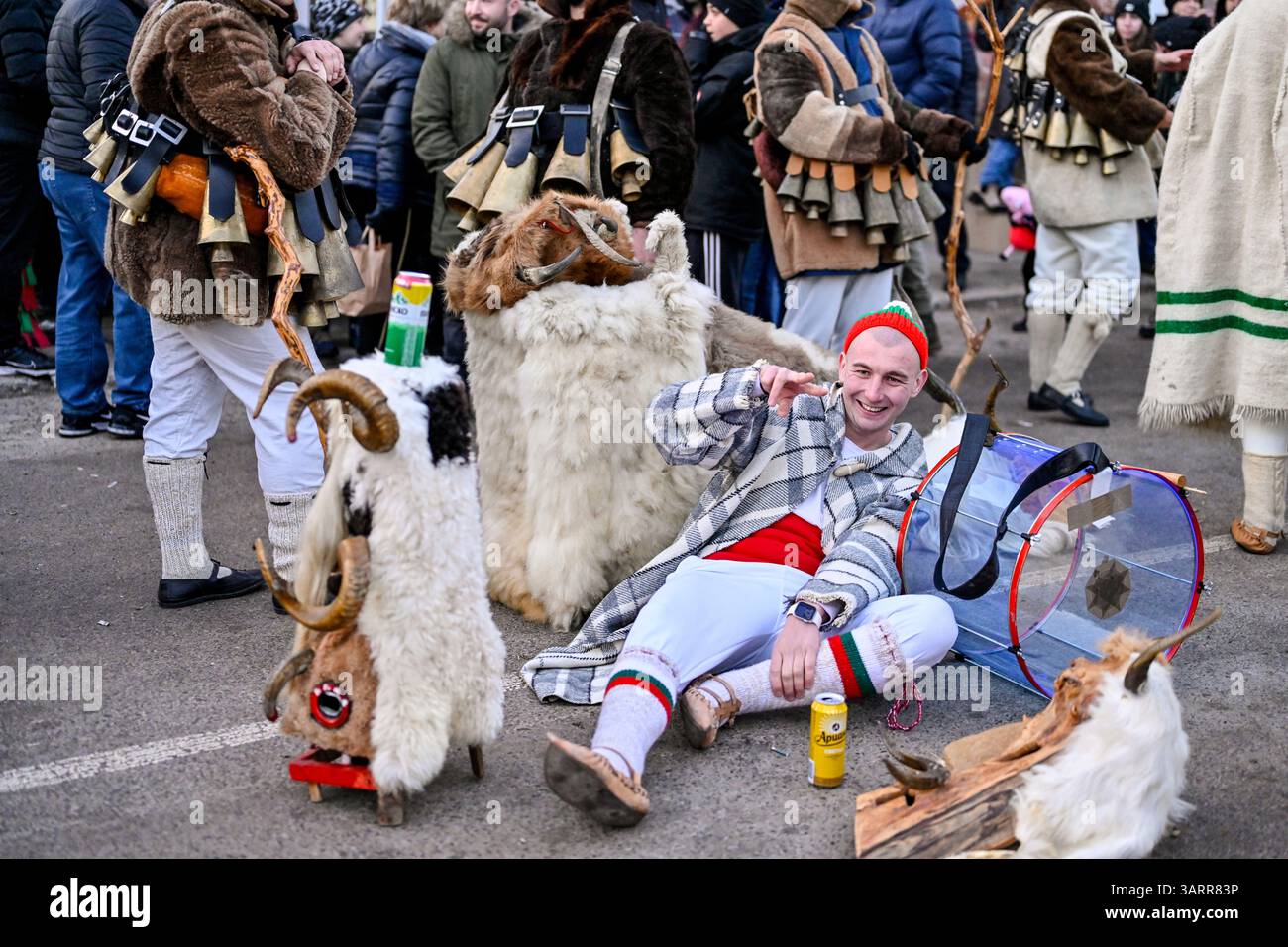 Die Kukeri-Feier in Breznik, Bulgarien, ist ein lebendiger Ausdruck der alten thrakischen und heidnischen Traditionen. Findet jeden Winter statt, diese Folklore Stockfoto