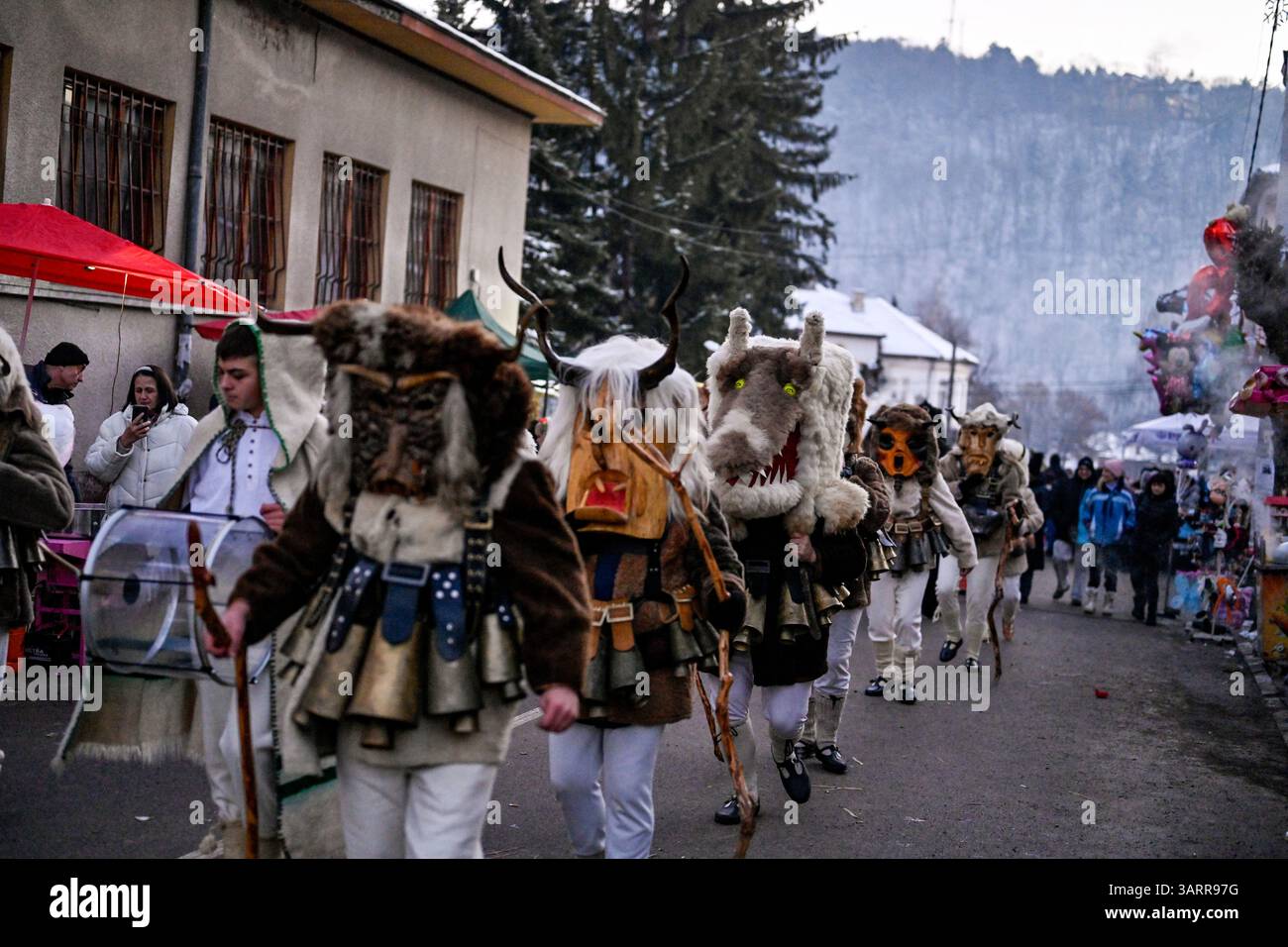 Die Kukeri-Feier in Breznik, Bulgarien, ist ein lebendiger Ausdruck der alten thrakischen und heidnischen Traditionen. Findet jeden Winter statt, diese Folklore Stockfoto