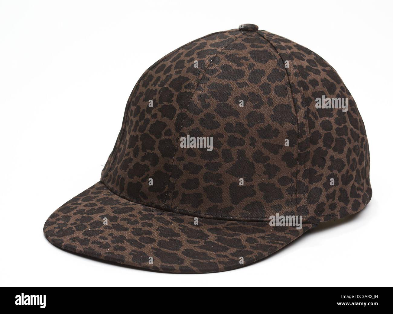 13. August 2013 - Fort Worth, TX, USA - an einem hektischen Morgen, um die Kinder zur Schule zu bringen, ermöglicht diese Leoparden-Baseballmütze von David & Young Mom, an einem schlechten Haartag modisch aus der Tür zu gehen. (Kreditbild: © Ross Hailey/MCT/ZUMAPRESS.com) Stockfoto