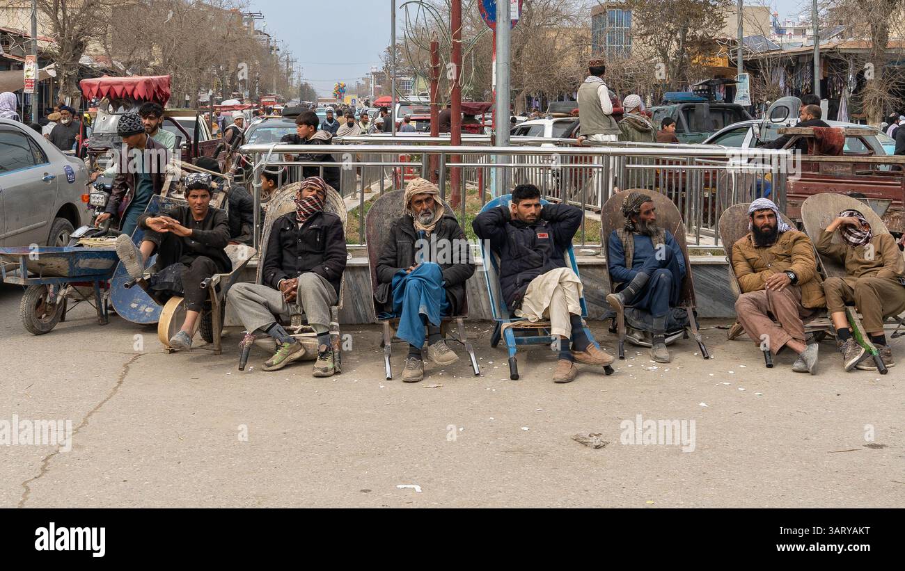 Kunduz Stadt, Afghanistan, Umzugswagen, am zentralen Markt, warten auf Kunden Stockfoto