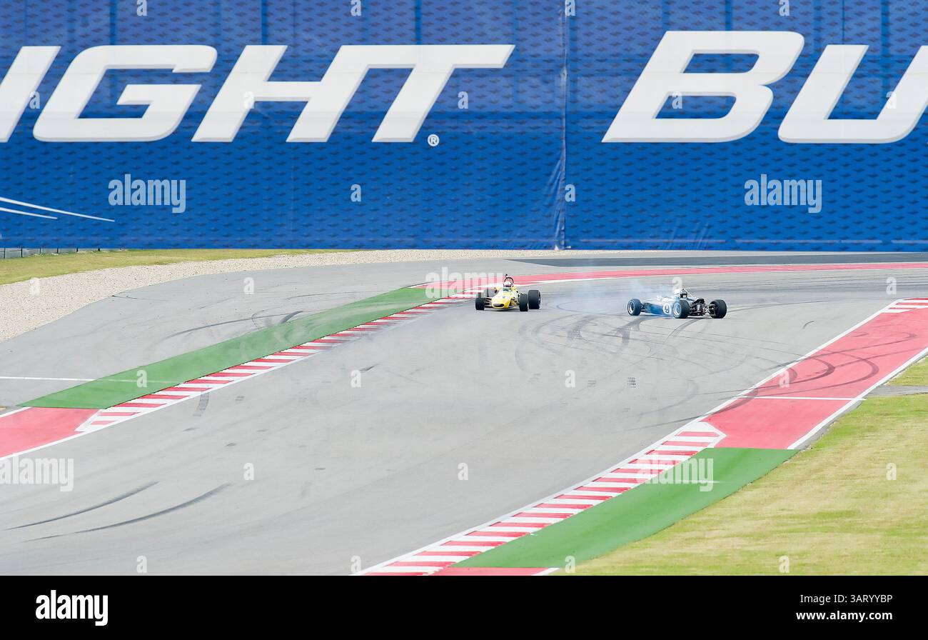 25. Oktober 2013 - Austin, Texas, USA - 25. Oktober 2013: Fahrer John DeLane #9 der Brabham BT18-Gruppe 2 aus dem Jahr 1965, dreht sich in Runde 15 während des Qualifikationsrennens für die U.S. Vintage Racing National Championship auf dem Circuit of the Americas, Austin, TX. (Bild: © Mario Cantu/Cal Sport Media/ZUMAPRESS.com) Stockfoto