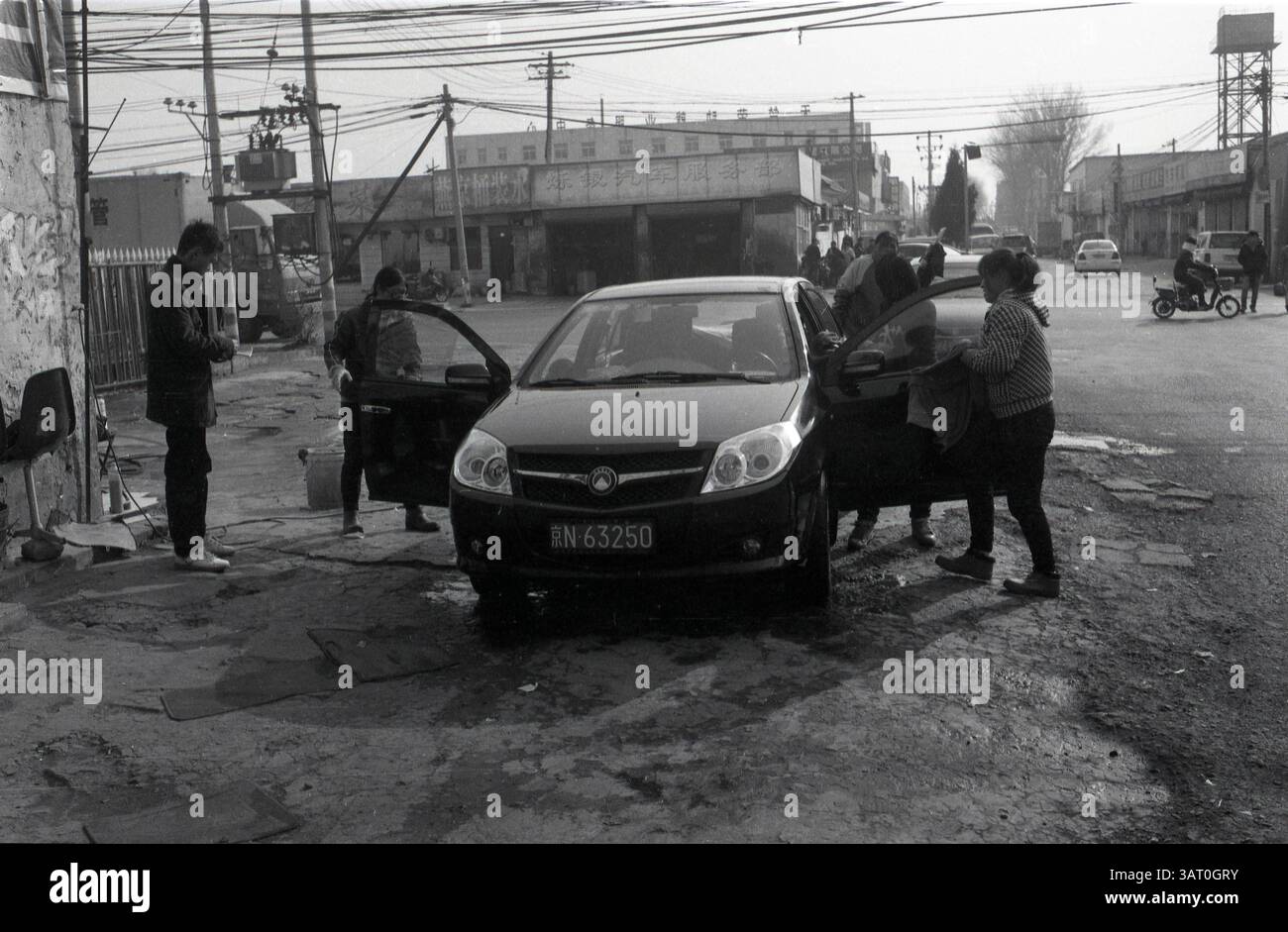 Peking Roadside Car Wash Crew Anfang der 2000er Jahre Stockfoto