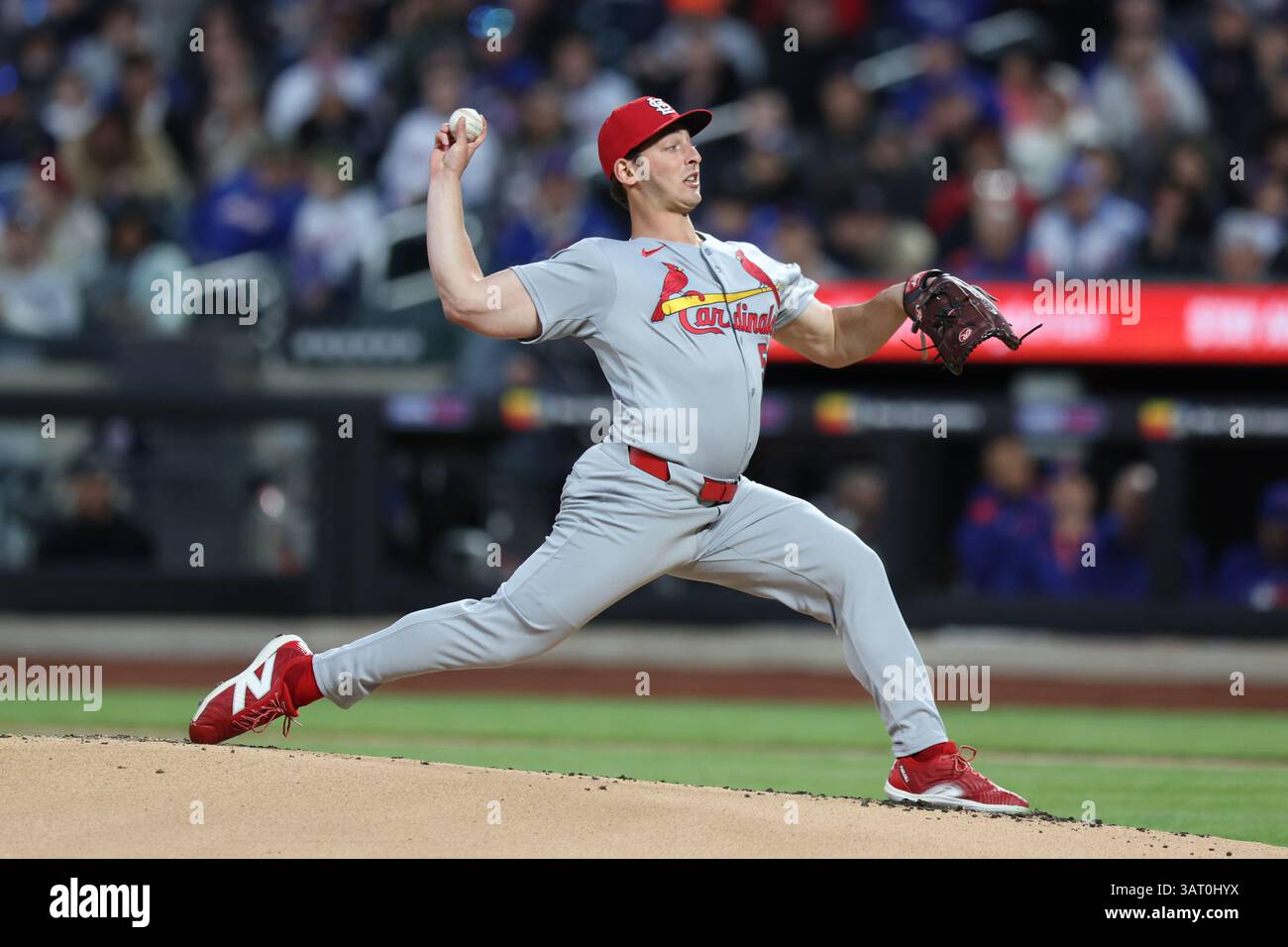 St. Louis Cardinals Relief Pitcher Andre Pallante #53 wirft während des zweiten Inning eines Baseballspiels gegen die New York Mets im Citi Field in New York City, N.Y., Donnerstag, 17. April 2025. (Foto: Gordon Donovan) Stockfoto