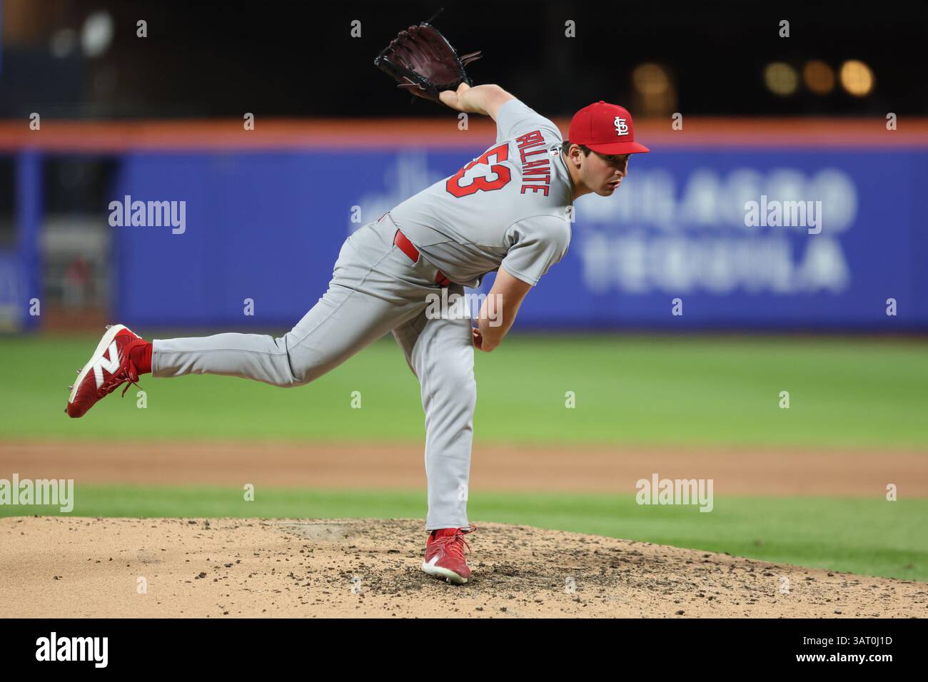 St. Louis Cardinals Relief Pitcher Andre Pallante #53 wirft während des fünften Inning eines Baseballspiels gegen die New York Mets im Citi Field in New York City, N.Y., Donnerstag, 17. April 2025. (Foto: Gordon Donovan) Stockfoto