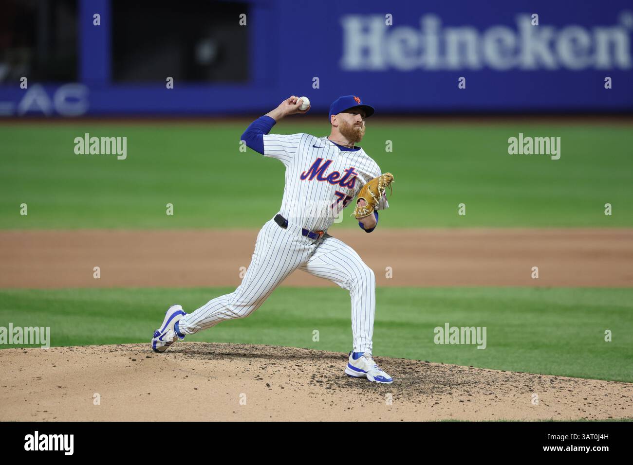 New York Mets Relief Pitcher Reed Garrett #75 wirft während des LOREM Inning eines Baseballspiels gegen die St. Louis Cardinals im Citi Field in New York City, New York City, am Donnerstag, den 17. April 2025. (Foto: Gordon Donovan) Stockfoto