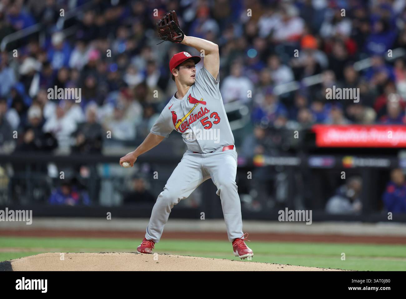 St. Louis Cardinals Relief Pitcher Andre Pallante #53 wirft während des zweiten Inning eines Baseballspiels gegen die New York Mets im Citi Field in New York City, N.Y., Donnerstag, 17. April 2025. (Foto: Gordon Donovan) Stockfoto