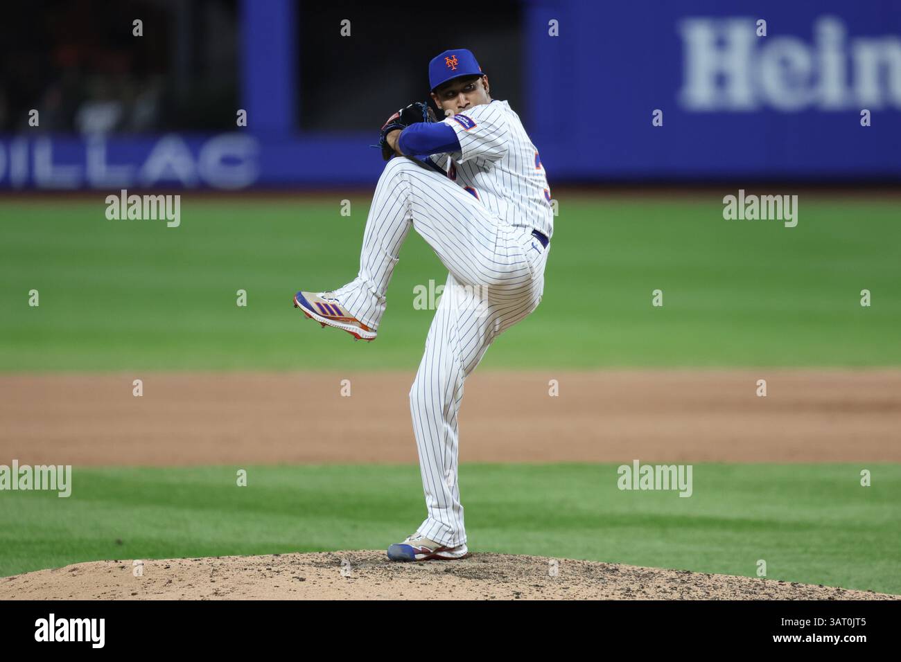 New York Mets Relief Pitcher Edwin Díaz #39 wirft während des neunten Inning eines Baseballspiels gegen die St. Louis Cardinals im Citi Field in New York City, New York City, am Donnerstag, 17. April 2025. (Foto: Gordon Donovan) Stockfoto