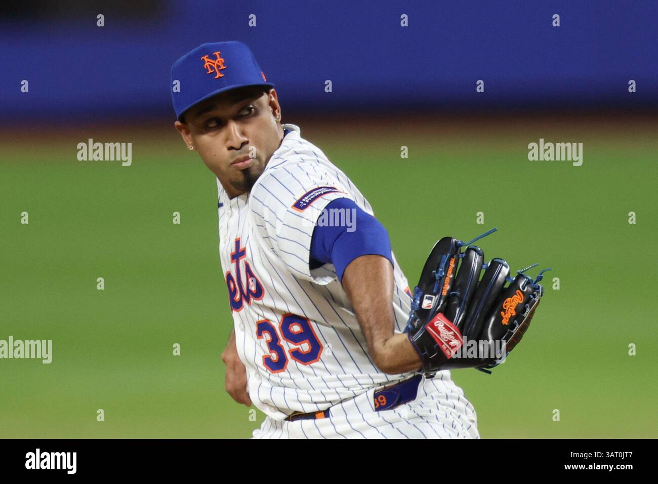 New York Mets Relief Pitcher Edwin Díaz #39 wirft während des neunten Inning eines Baseballspiels gegen die St. Louis Cardinals im Citi Field in New York City, New York City, am Donnerstag, 17. April 2025. (Foto: Gordon Donovan) Stockfoto