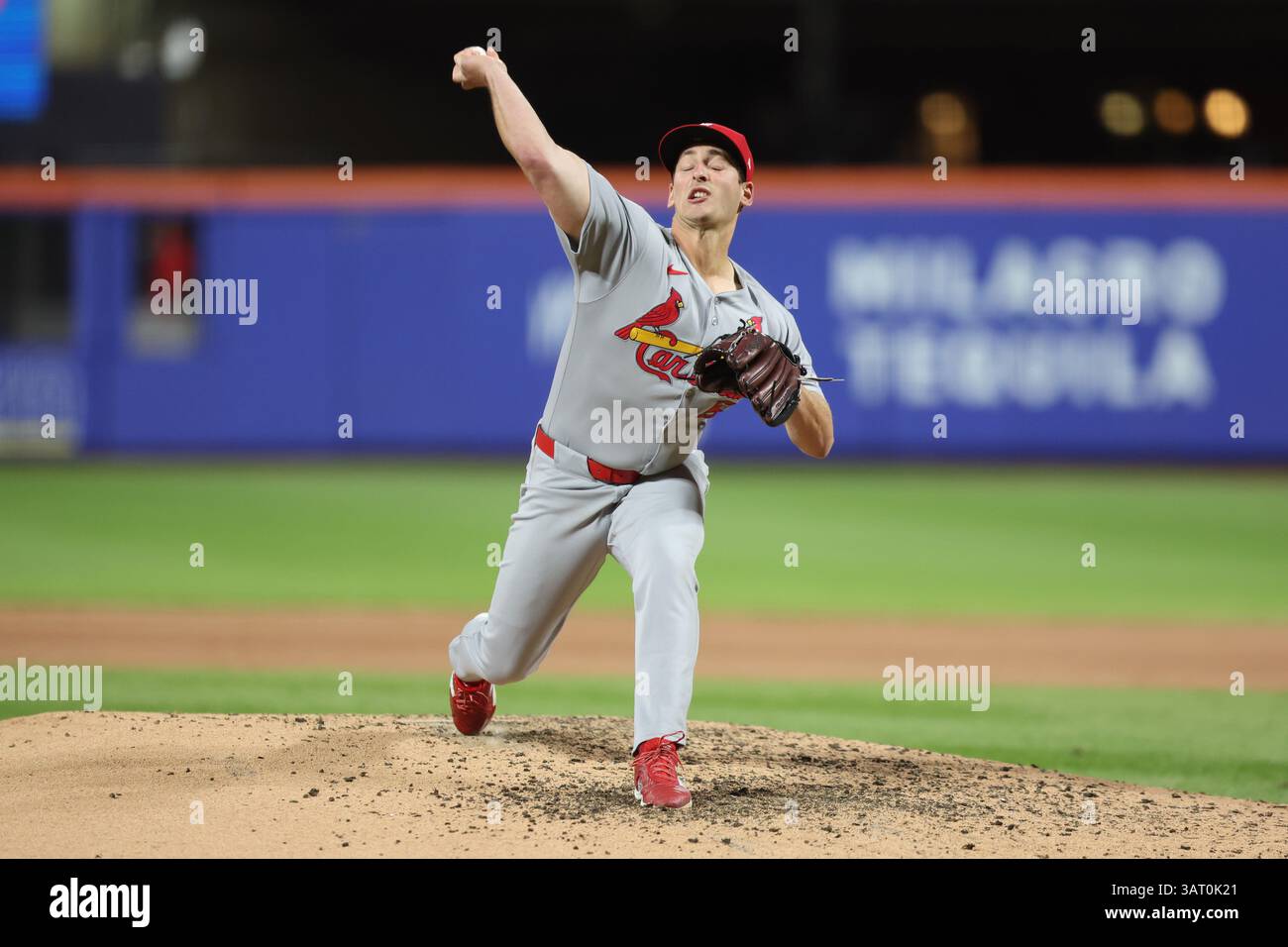 St. Louis Cardinals Relief Pitcher Andre Pallante #53 wirft während des fünften Inning eines Baseballspiels gegen die New York Mets im Citi Field in New York City, N.Y., Donnerstag, 17. April 2025. (Foto: Gordon Donovan) Stockfoto