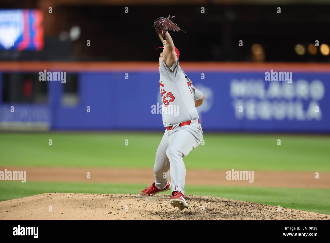 St. Louis Cardinals Relief Pitcher Andre Pallante #53 wirft während des fünften Inning eines Baseballspiels gegen die New York Mets im Citi Field in New York City, N.Y., Donnerstag, 17. April 2025. (Foto: Gordon Donovan) Stockfoto