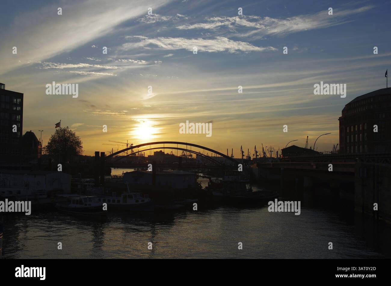 Der Tag geht zu Ende - Hamburger Hafen Stockfoto