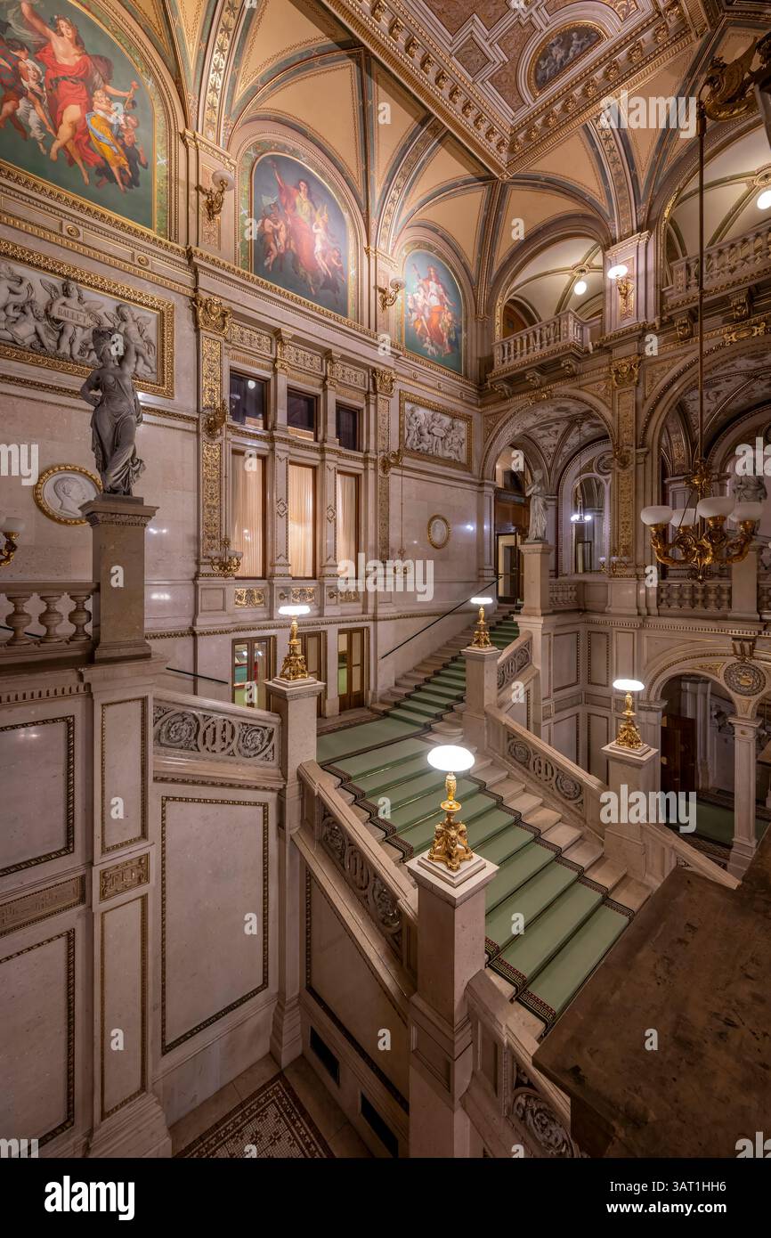 Treppe am Haupteingang der Wiener Staatsoper, Wien, Österreich Stockfoto