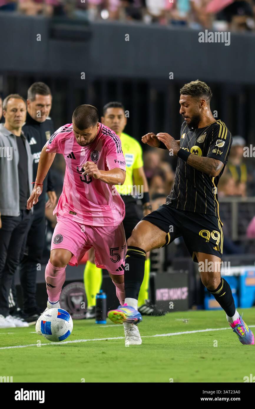 Inter Miami CF-Verteidiger Marcelo Weigandt dribbelt den Ball während eines CONCACAF Champions Cup-Spiels gegen LAFC im Chase Stadium. Stockfoto