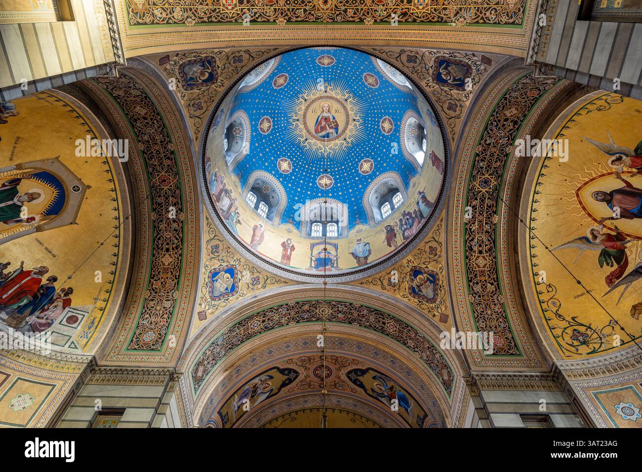 Kuppel und Decke der Kirche St. Spyridon, Triest, Friaul-Julisch Venetien, Italien Stockfoto
