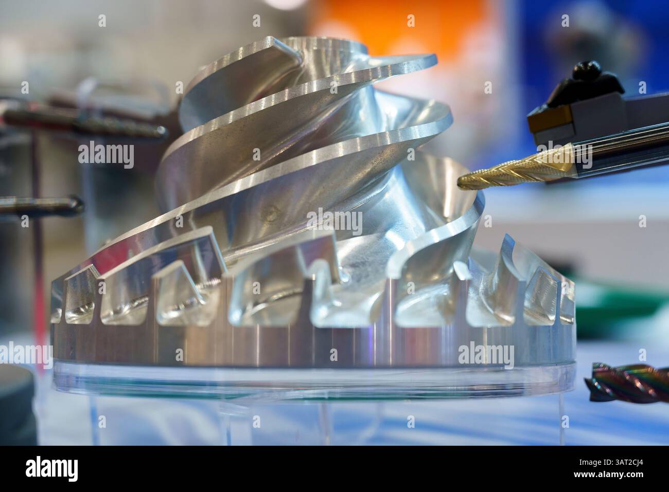 Eine Ästhetik der Metallbearbeitung, Drehschneider, Fertigprodukte und Produktionsanlagen Stockfoto