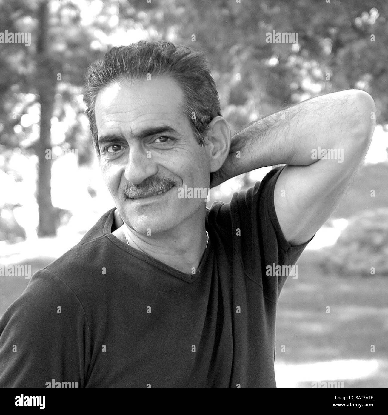 MOTTY LEVY ist ein israelischer Fotojournalist, der für eine Vielzahl von Zeitungen und Zeitschriften gearbeitet hat, darunter Hadashot, Maariv, Haretz und die Jerusalem Post. Seit seinem Umzug nach Kanada arbeitet er freiberuflich und setzt seine Energie in Projekte ein, die von den großen Fotojournalisten Henri Cartier-Bresson, W. Eugene Smith und Bruce Davidson inspiriert wurden. Mottys jüngere Arbeiten wurden in kanadischen Zeitungen und Magazinen veröffentlicht, darunter The Globe and Mail und Now Magazine, und wurden in Kunstausstellungen und Galerien gezeigt. Seine aktuelle Besessenheit ist die Fotogeschichte „in den Fußstapfen von Mark Twain in The H Stockfoto