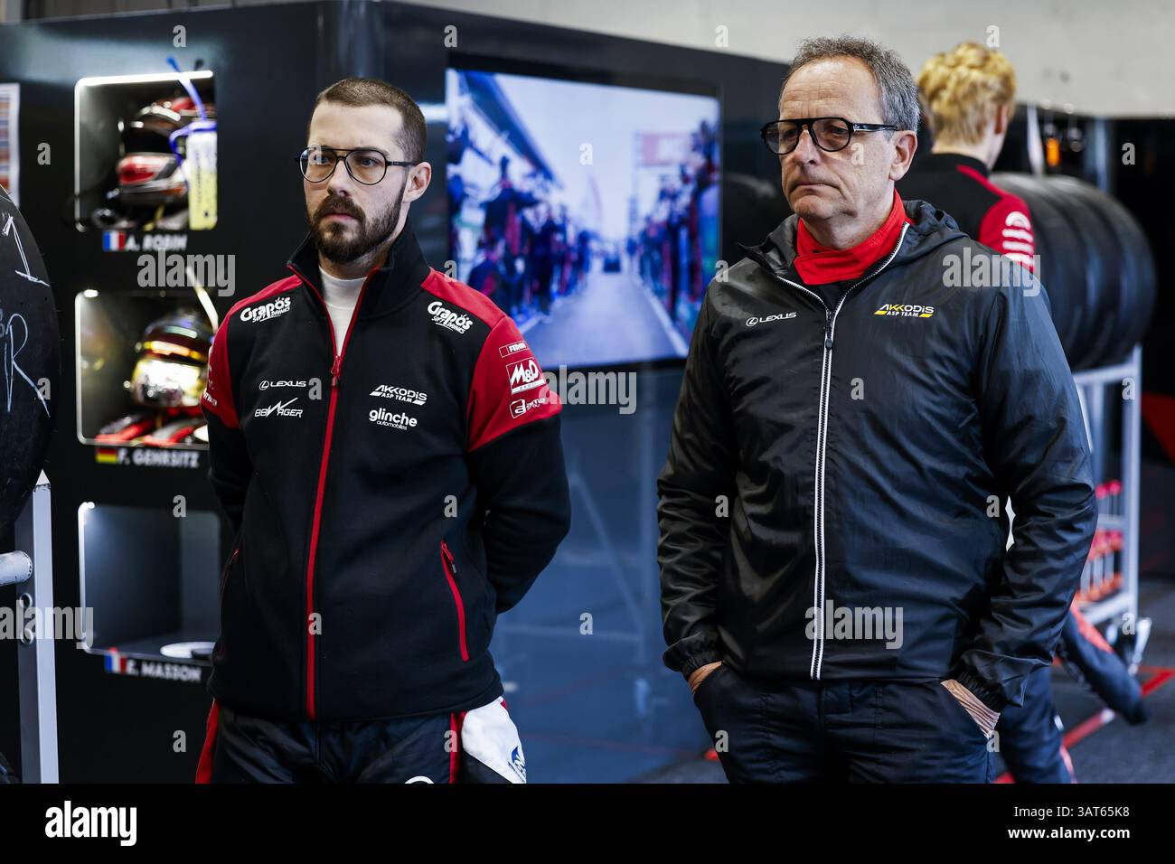 UMBRARESCU Razvan (rou), Akkodis ASP Team, Lexus RC F GT3 #87, LM GT3, POLICAND Jerome, Teammanager von Akkodis ASP, Porträt während der 6 Stunden von Imola 2025, 2. Runde der FIA Langstrecken-Weltmeisterschaft 2025, vom 18. Bis 20. April 2025 auf dem Autodromo Internazionale Enzo e Dino Ferrari in Imola, Italien Stockfoto