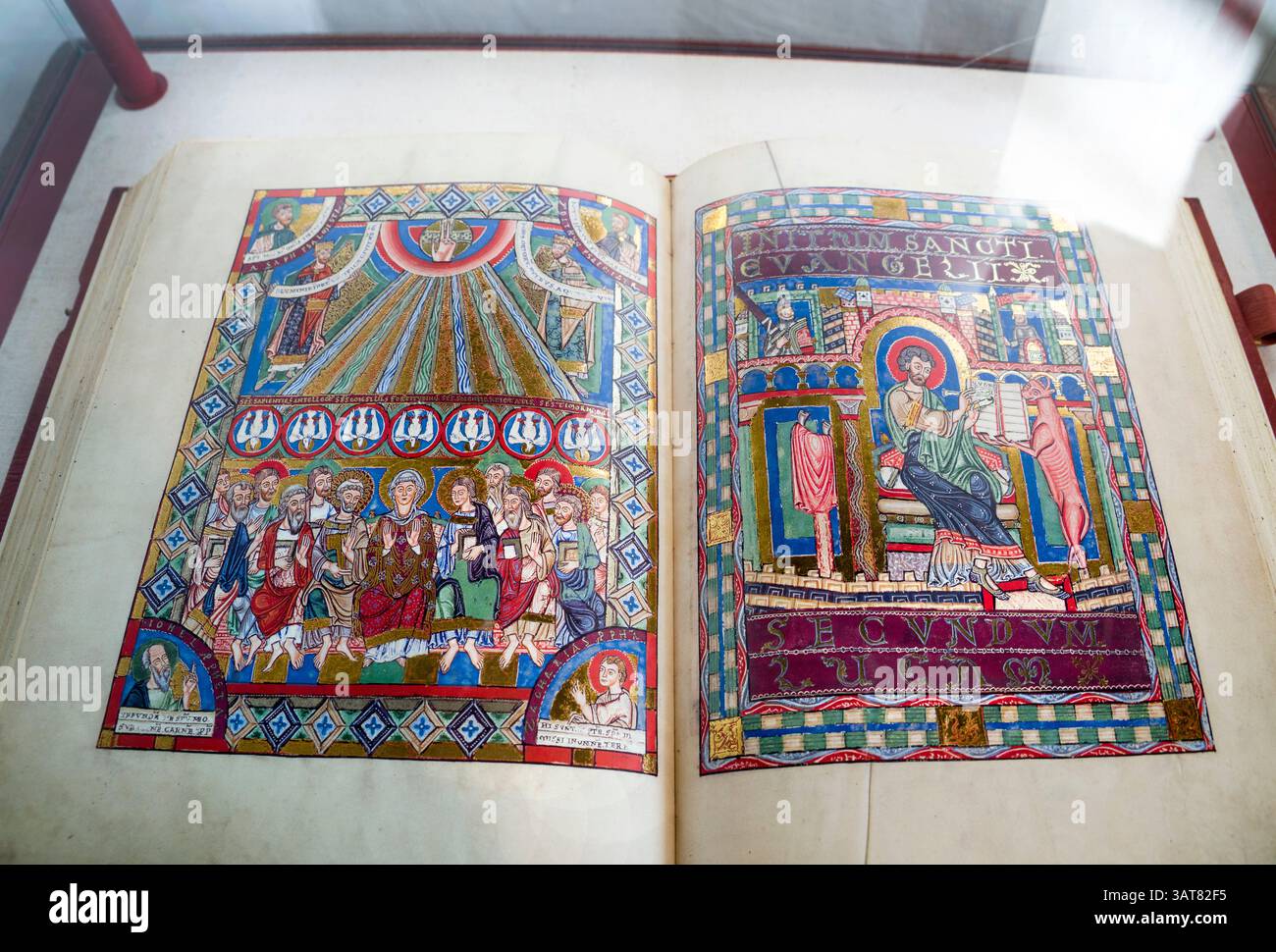 Faksimile der Evangelien Heinrichs des Löwen, beleuchtete Handschrift oder Evangeliumsbuch, geschrieben zwischen 1176 und 1188 vom Mönch Herimann, auftrag Stockfoto